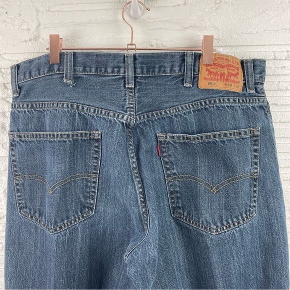 Levi's Men's Vintage 550 Relaxed Fit Medium Wash Jeans 100% Cotton 38X30 - Picture 9 of 15